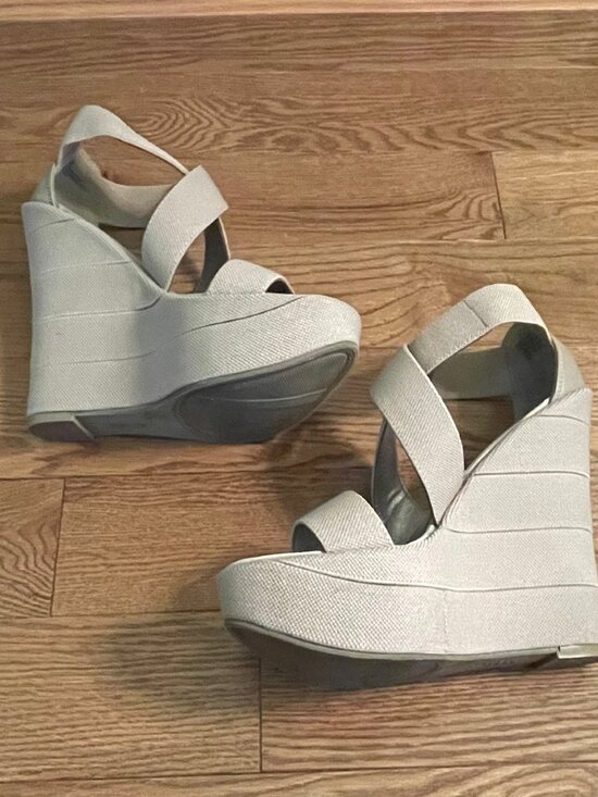 Mia Womens Papparazzi Wheat Wedge Sandals size 6 Stunning - Picture 2 of 7